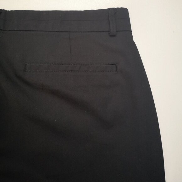 Dockers Ladies Size 12 Black Straight Legs Zipper & 2 Clasp Closure Capri Pants - Picture 11 of 14